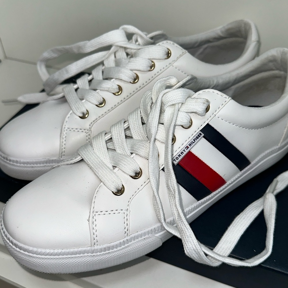Tommy Hilfiger White Sneakers with Navy & Red Insole Detail